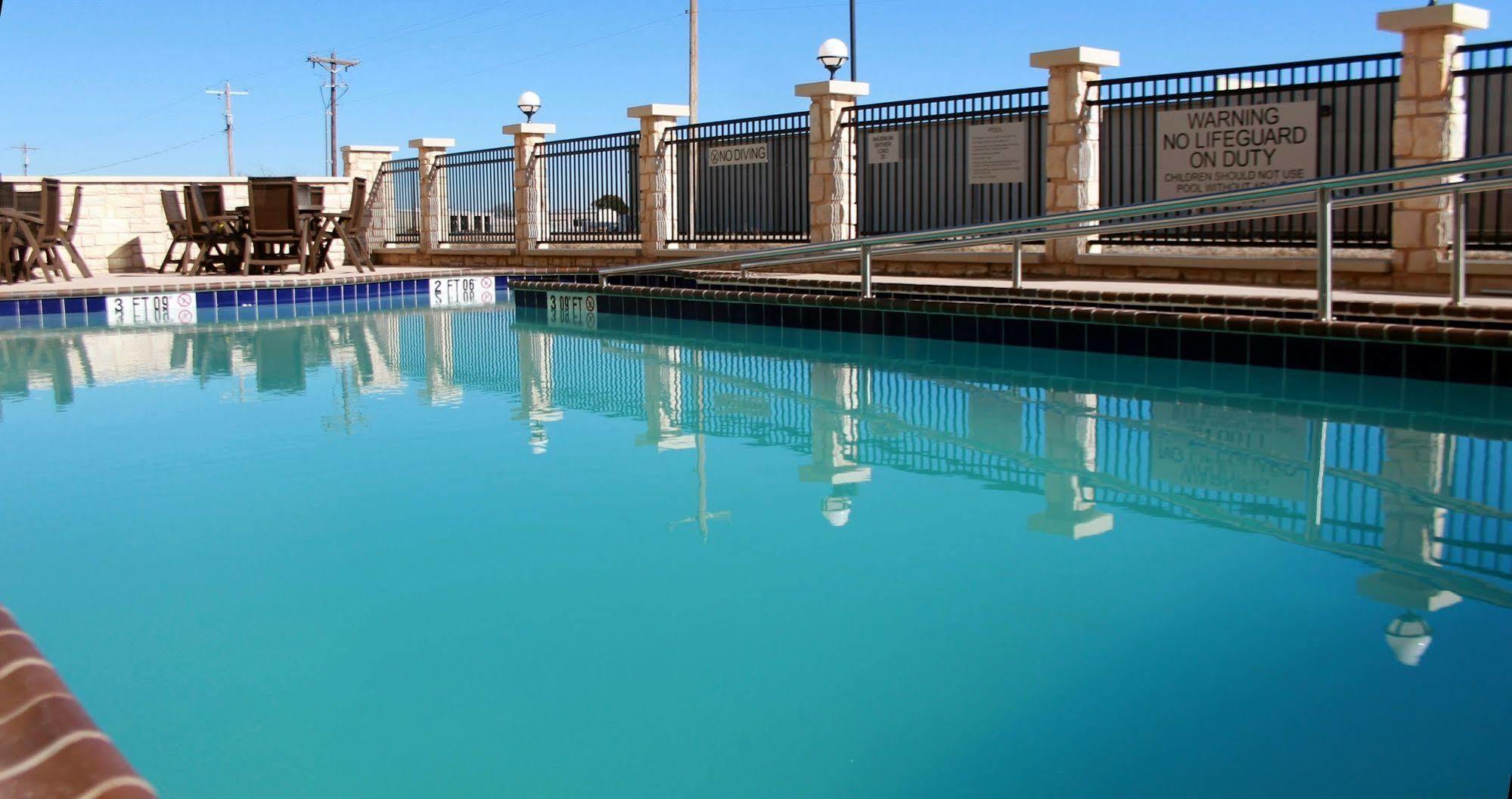 Wingate By Wyndham San Angelo Hotel Екстериор снимка