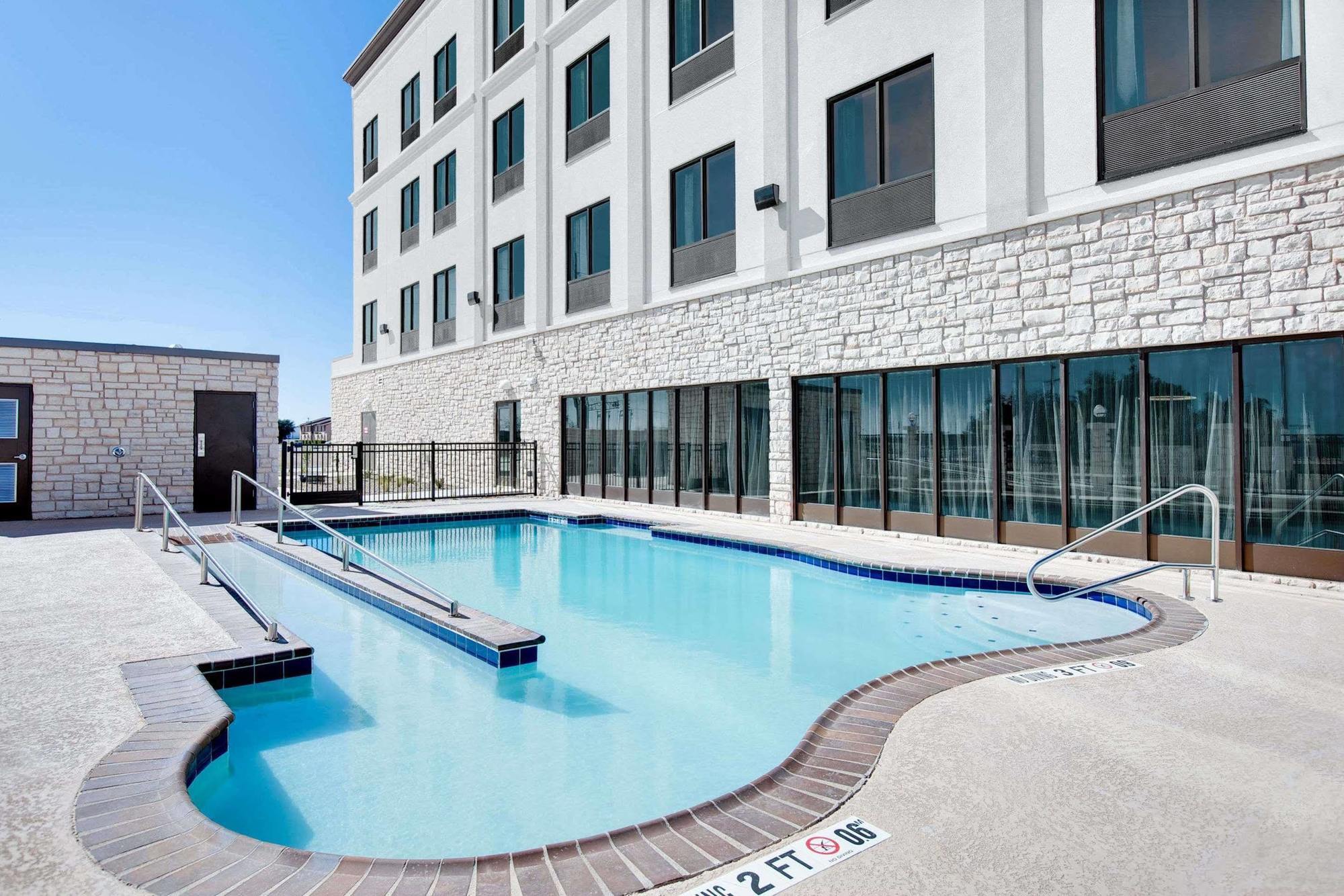 Wingate By Wyndham San Angelo Hotel Екстериор снимка